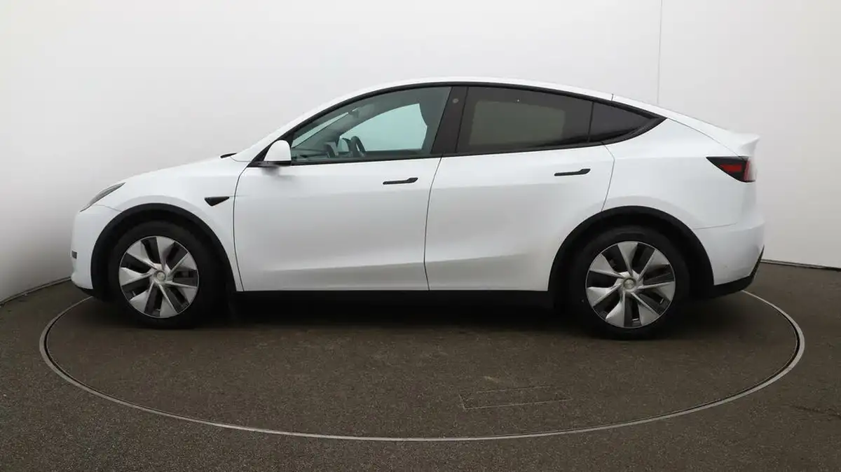 2022-tesla-model-y-e-rwd-big-62