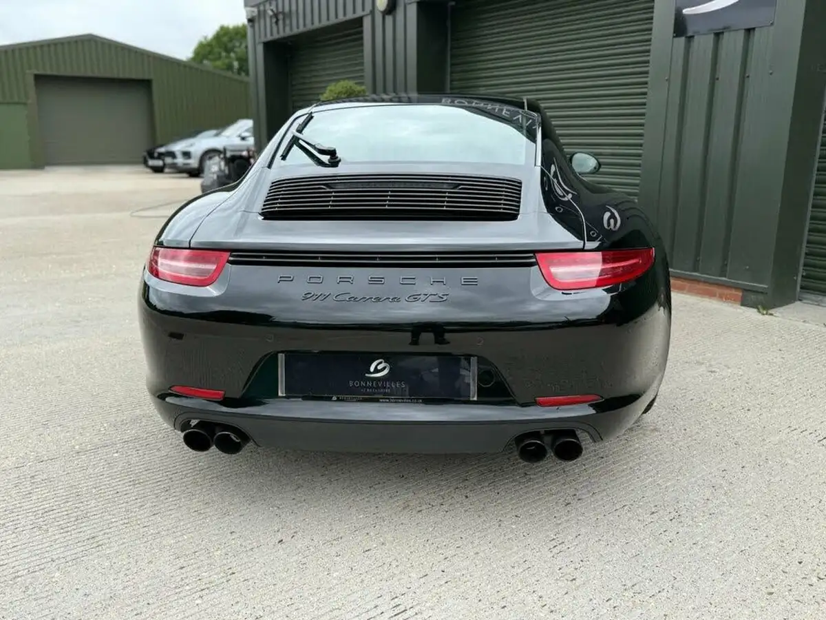 2015-porsche-911-38-carrera-gts-coupe-big-29