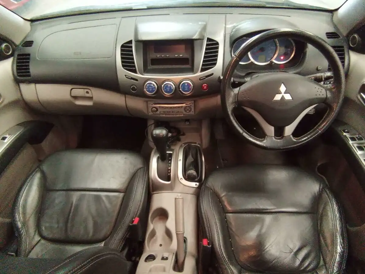 2010-mitsubishi-l200-25td-warrior-double-pickup-auto-big-13
