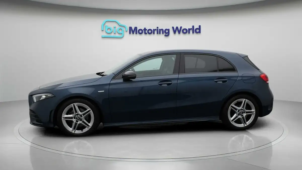2022-mercedes-benz-a-class-13-a180-amg-line-executive-edition-hatchback-5d-7g-dct-big-4