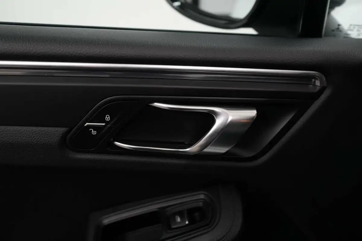 2015-porsche-macan-20-big-23