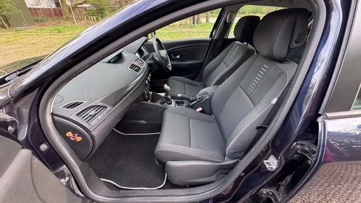 2009-renault-megane-15td-i-music-15dci-86bhp-hatchback-5d-big-3