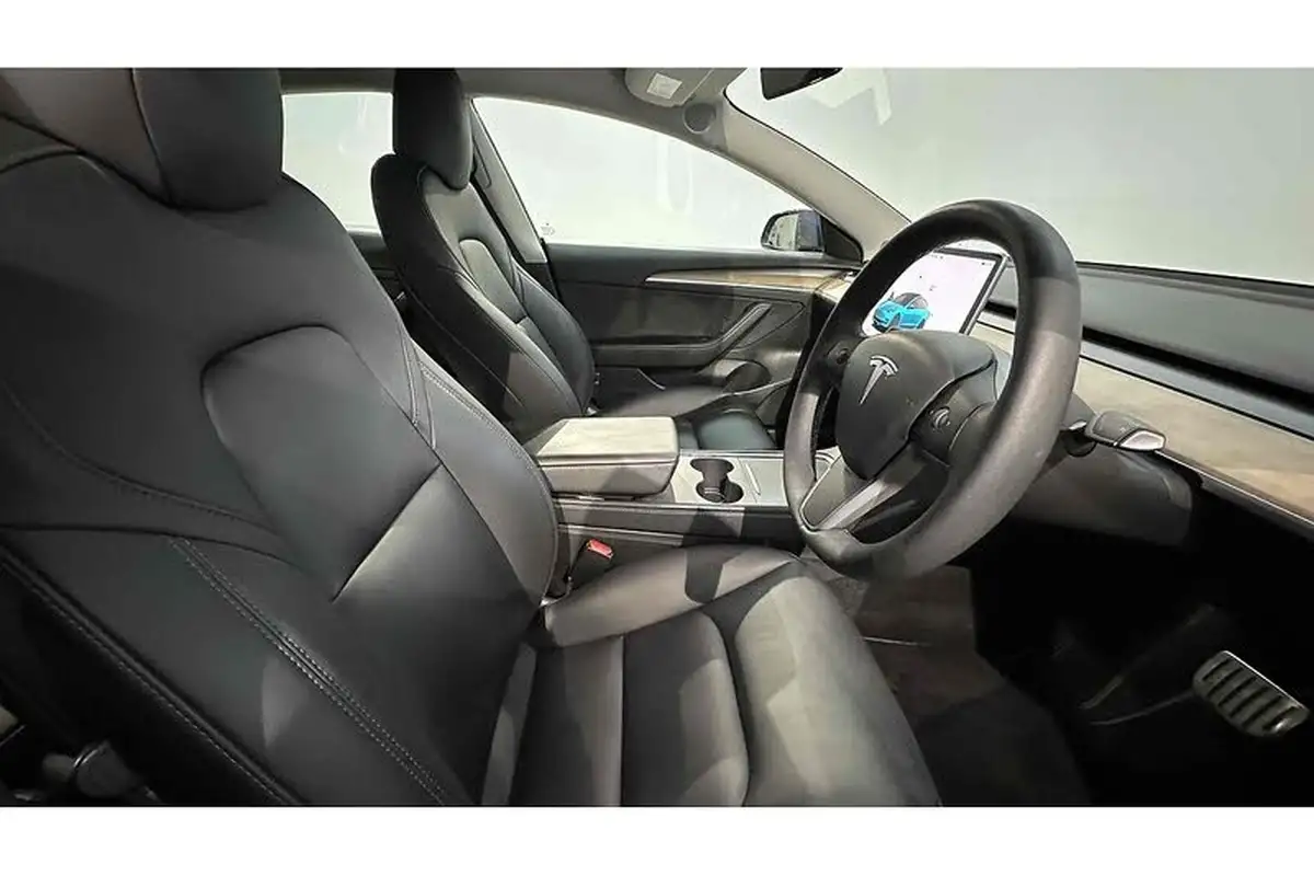 2022-tesla-model-3-e-performance-big-27