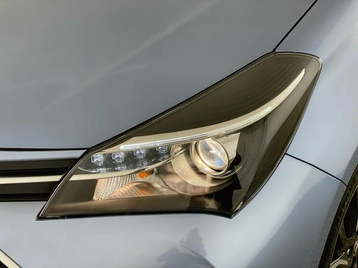 2016-toyota-yaris-133-design-tss-cvt-big-34