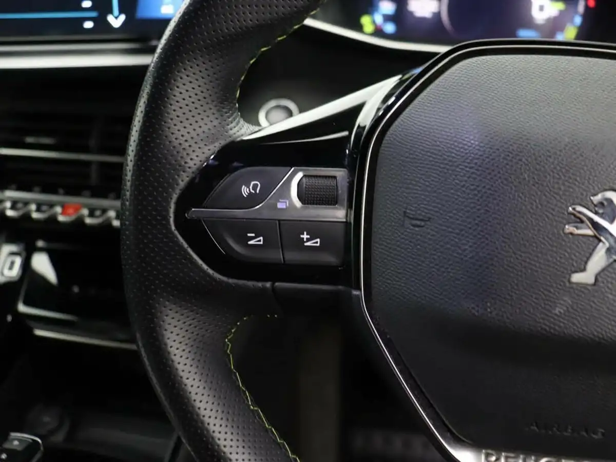2021-peugeot-2008-suv-e-gt-premium-50kwh-big-36