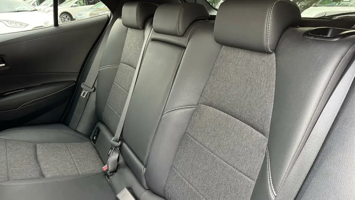 2022-toyota-corolla-20-vvt-i-design-181bhp-spare-wheel-hatchback-big-12