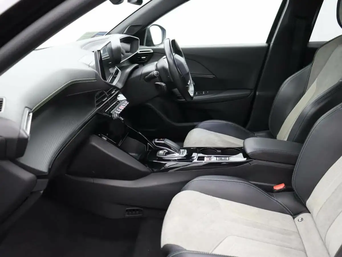 2021-peugeot-2008-suv-e-gt-premium-50kwh-big-12