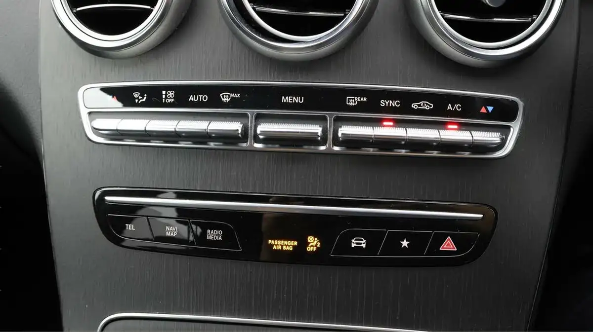 2020-mercedes-benz-glc-class-20d-glc220d-amg-line-station-wagon-5d-4matic-plus-big-11