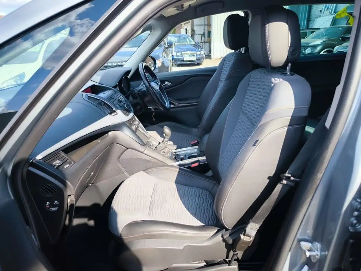 2014-vauxhall-zafira-tourer-20cdti-se-big-20