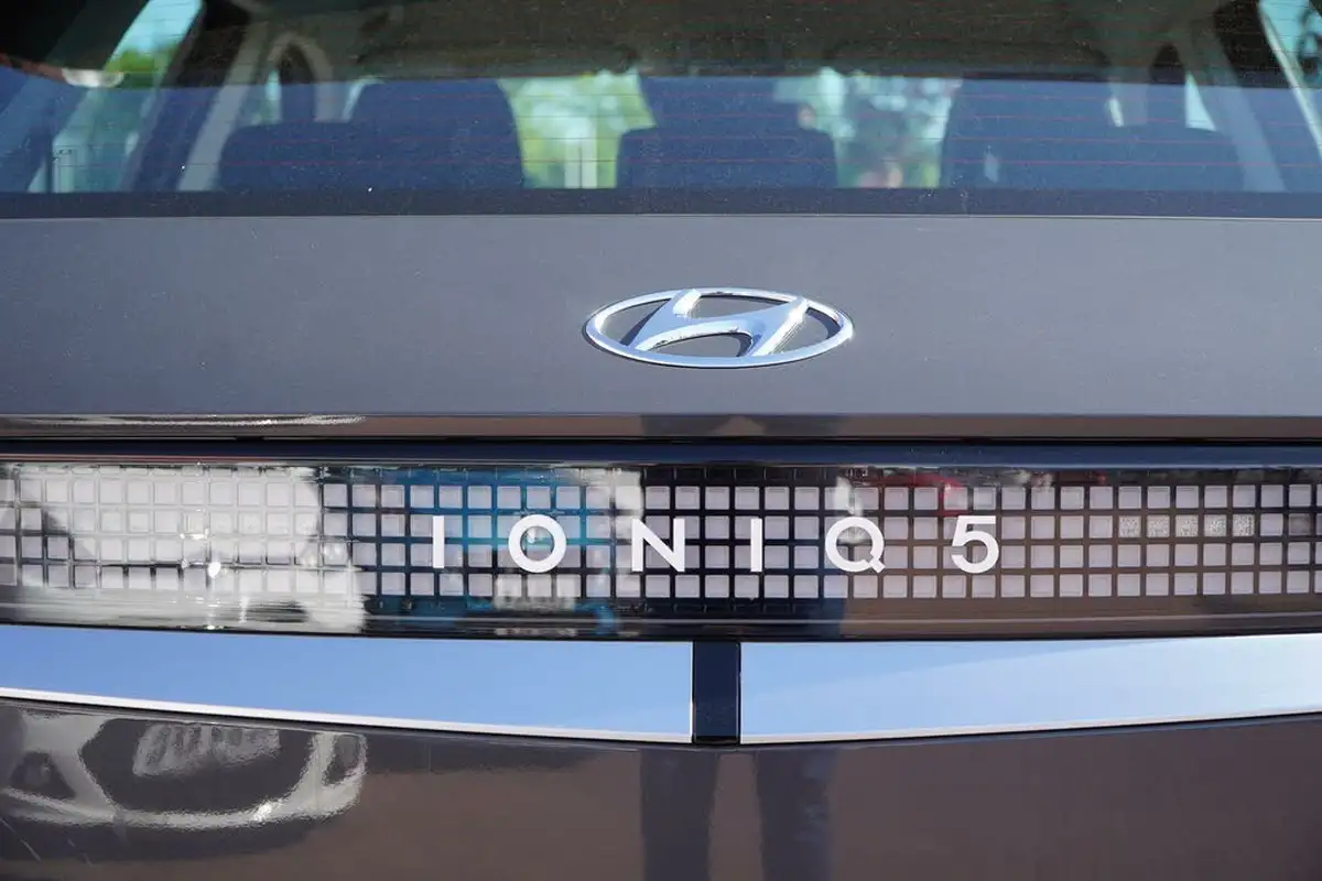 2023-hyundai-ioniq-5-e-premium-170ps-58kwh-rwd-big-7
