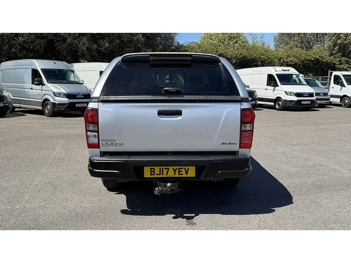 2017-isuzu-d-max-25td-4x4-double-pickup-big-5