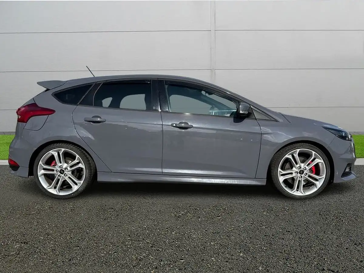 2017-ford-focus-20tdci-st3-hatchback-big-7