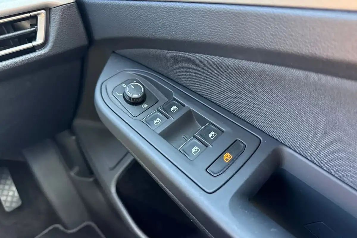 2021-volkswagen-golf-15-tsi-life-130ps-hatchback-big-17