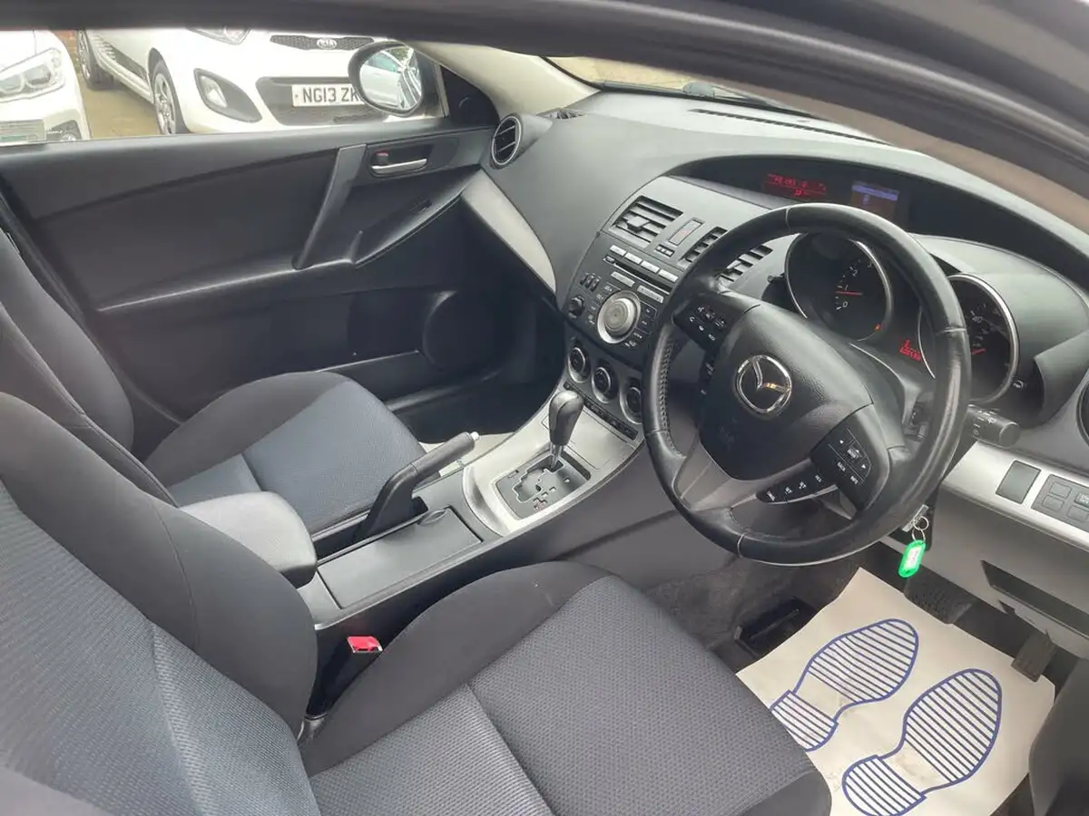 2010-mazda-mazda3-20-ts2-big-18