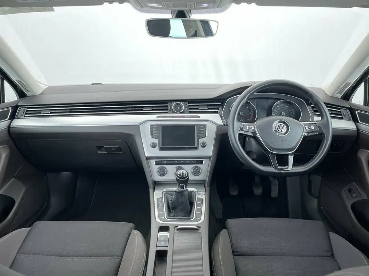 2015-volkswagen-passat-20tdi-se-business-bmtss-saloon-4d-big-7