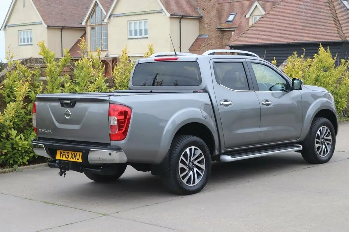 2019-nissan-navara-23dci-tekna-auto-big-12