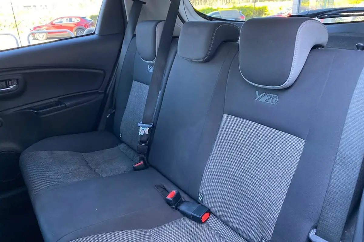 2020-toyota-yaris-15-vvt-i-y20-111bhp-1496cc-big-13