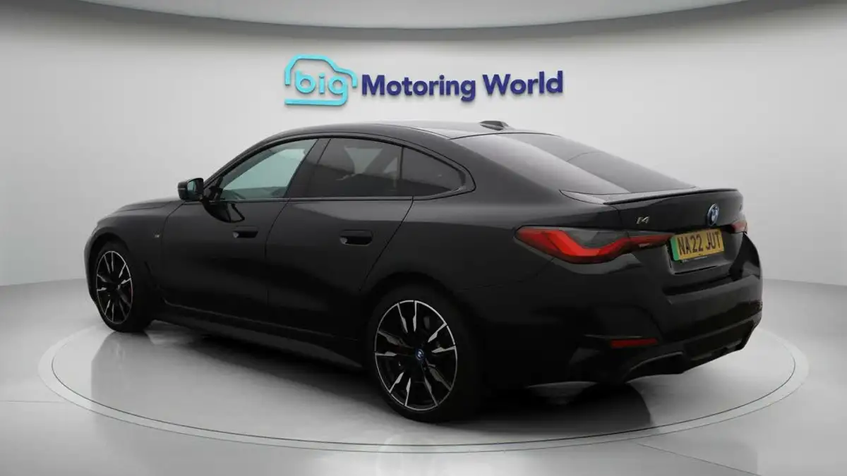 2022-bmw-i4-e-m50-big-5