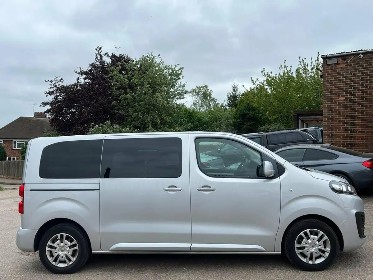 2019-citroen-spacetourer-15bluehdi-business-m-big-13