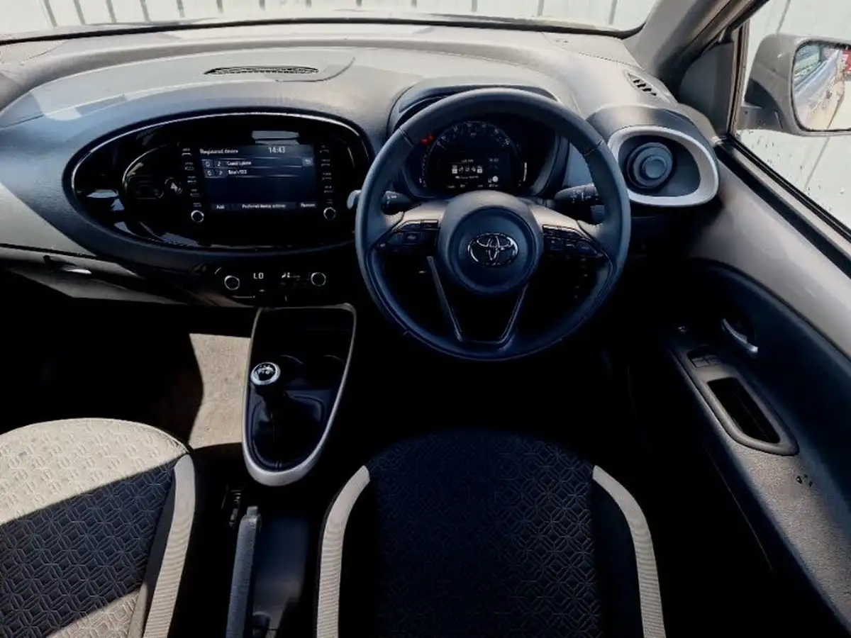 2023-toyota-aygo-x-10-vvt-i-edge-big-6