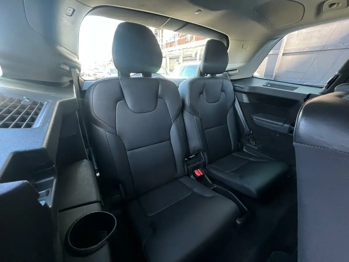 2017-volvo-xc90-20-t8-momentum-momentum-hybrid-auto-big-20