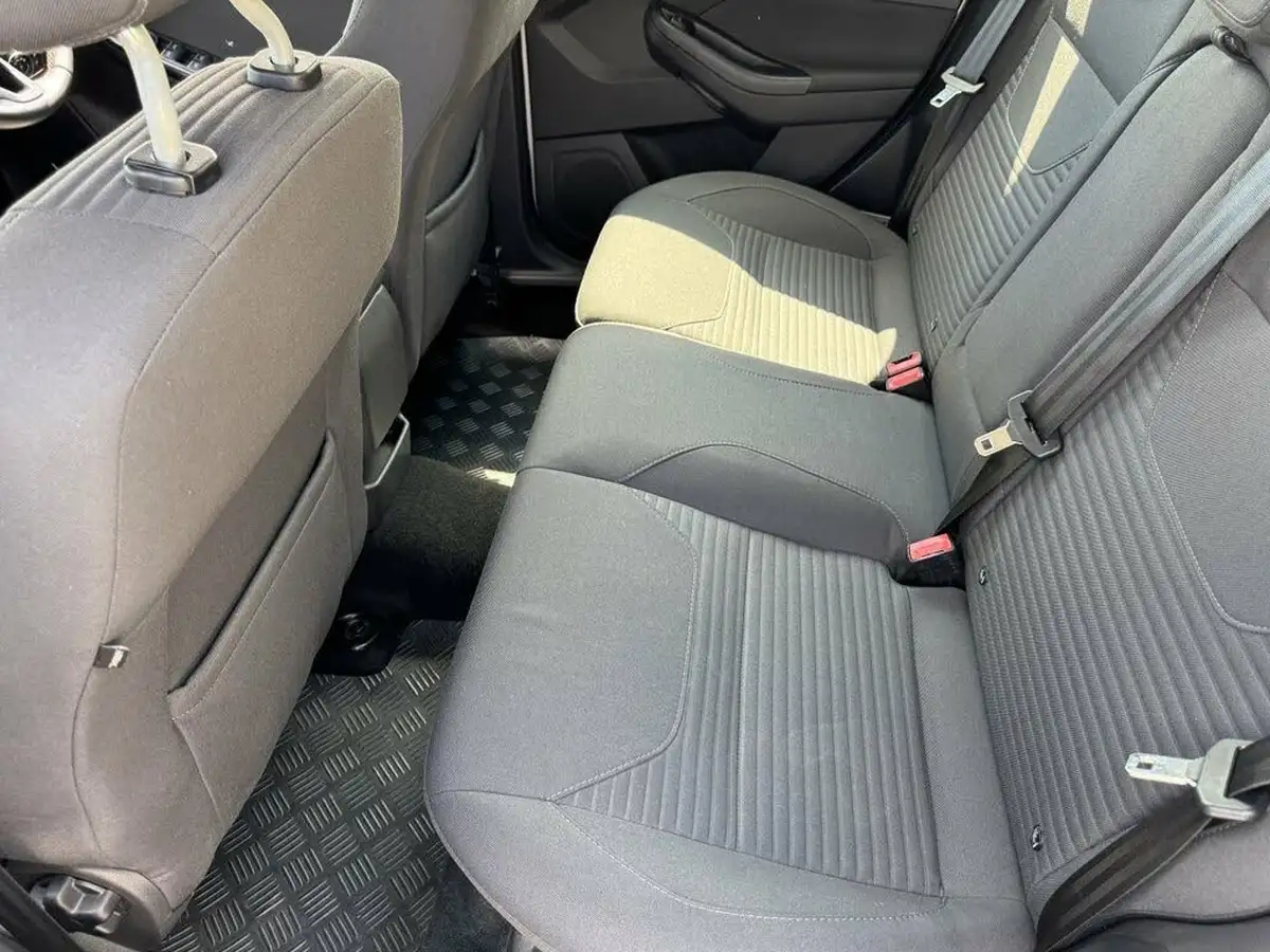 2015-ford-focus-10-titanium-t-125ps-hatchback-big-32
