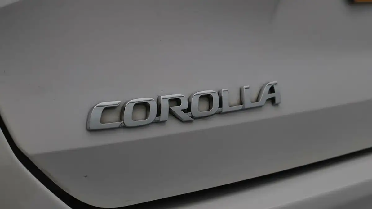 2021-toyota-corolla-18-vvt-i-design-trk-hatchback-5d-big-21