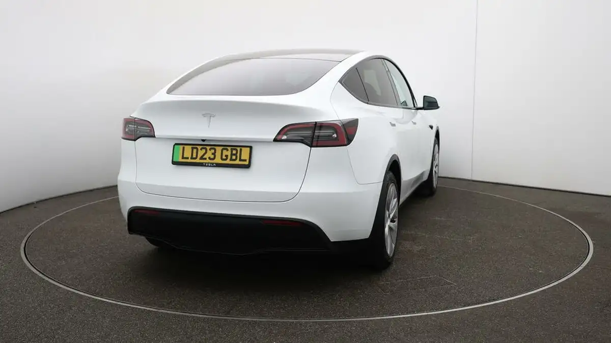 2023-tesla-model-y-e-rwd-big-60