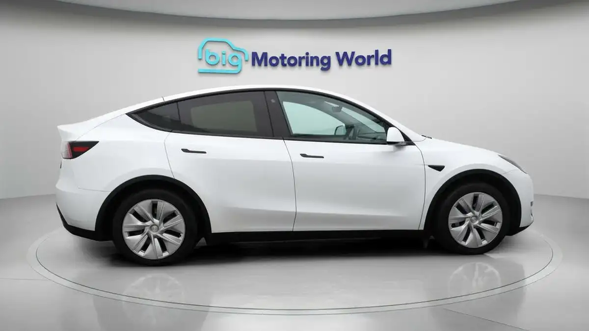 2023-tesla-model-y-e-rwd-big-8