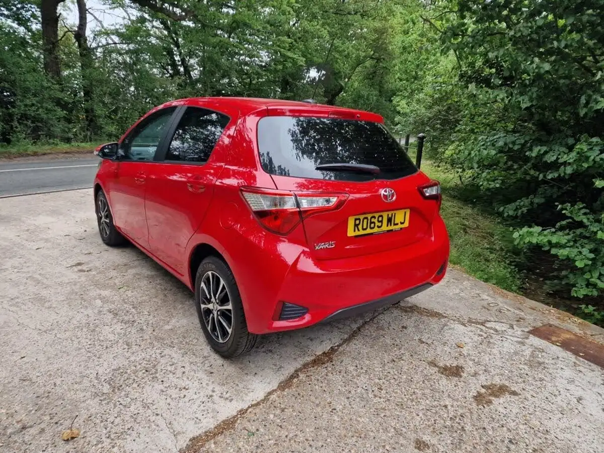 2019-toyota-yaris-15-vvt-i-icon-tech-111bhp-1496cc-big-10