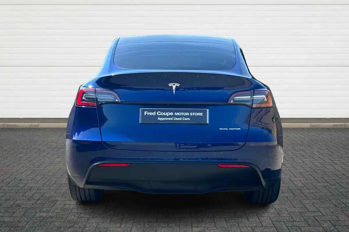 2022-tesla-model-y-e-long-range-big-11