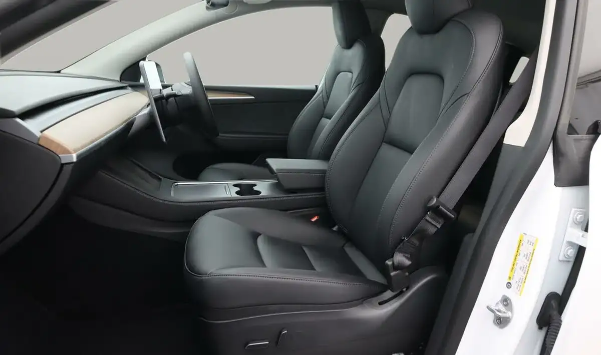 2022-tesla-model-y-e-long-range-big-14