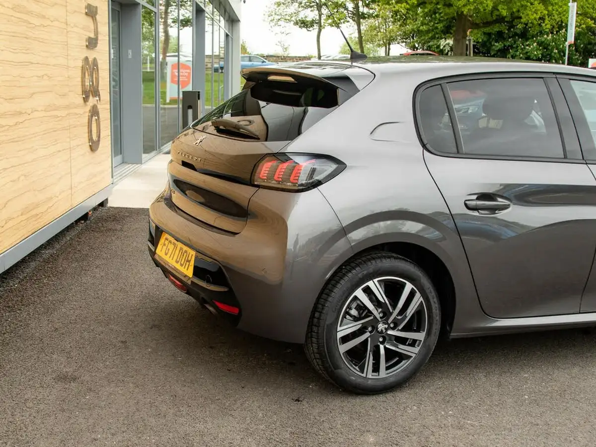 2021-peugeot-208-12-puretech-allure-premium-100bhp-big-7
