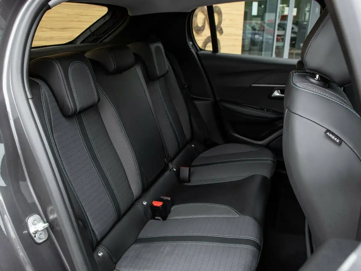 2021-peugeot-208-12-puretech-allure-premium-100bhp-big-31