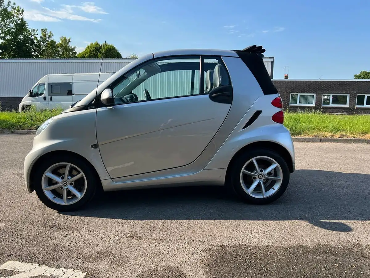 2011-smart-fortwo-10-pulse-71bhp-cabriolet-softouch-big-4