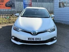 2016-toyota-auris-small-5