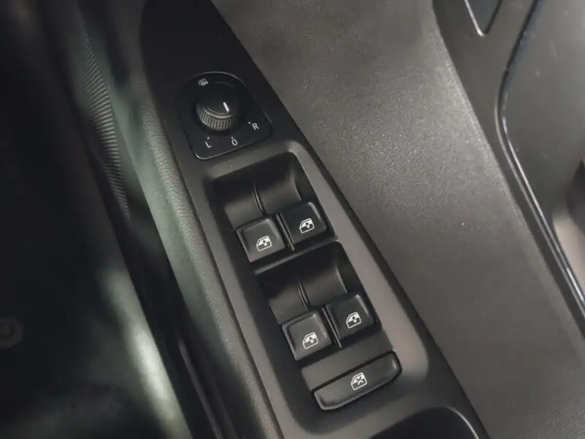 2015-seat-leon-12-se-tech-pack-tsi-110ps-hatchback-5d-big-17