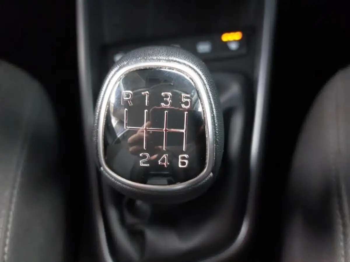 2022-hyundai-bayon-10-t-gdi-premium-120ps-big-12