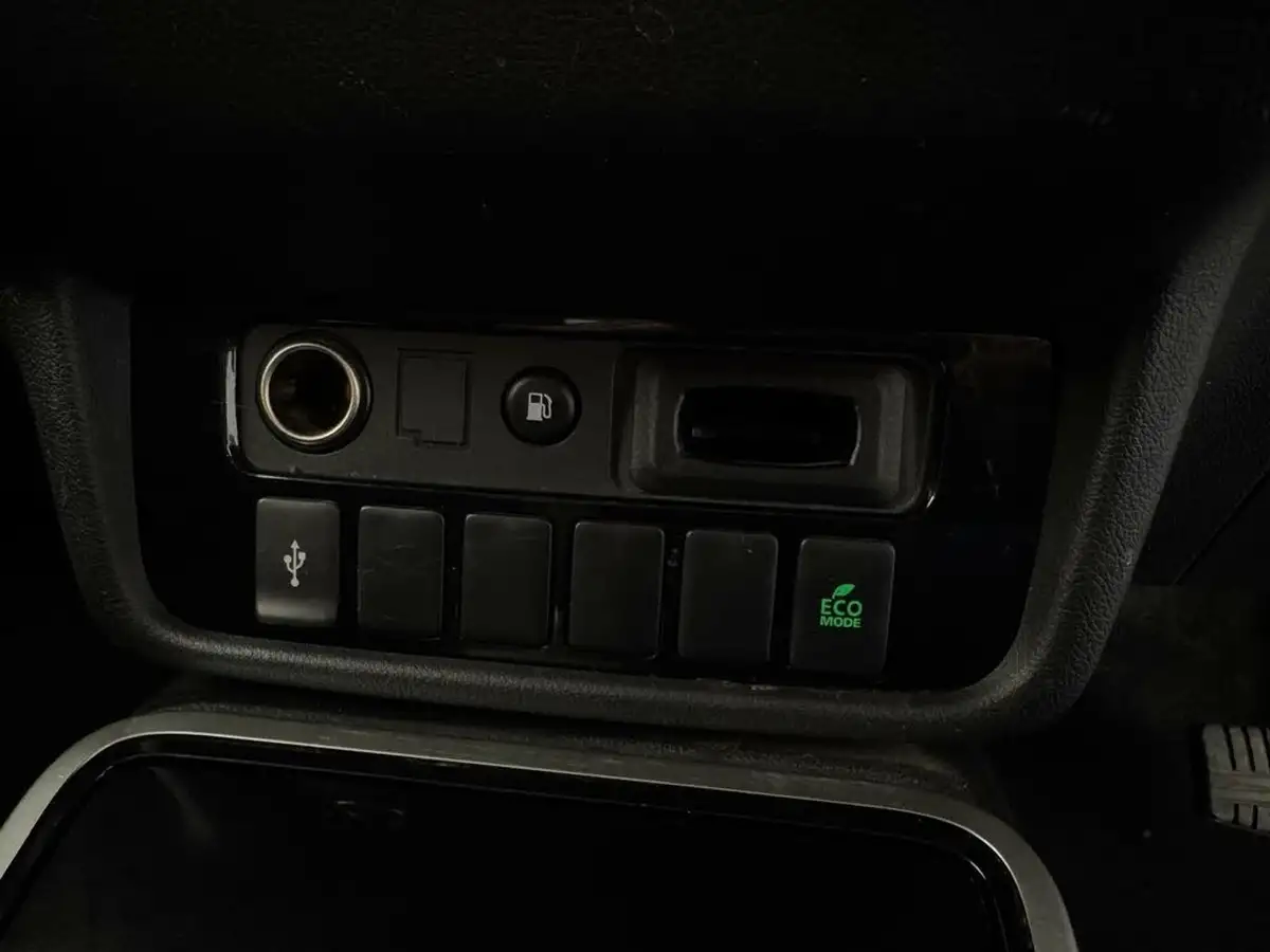 2020-mitsubishi-outlander-24-design-phev-big-14