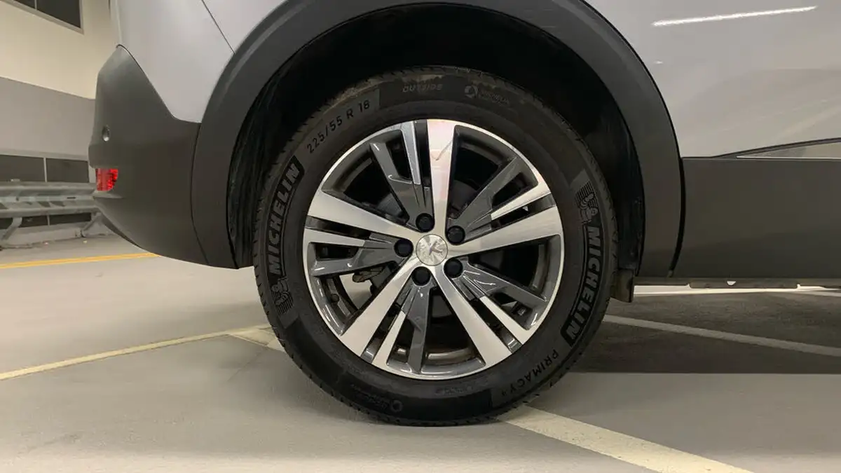 2021-peugeot-5008-suv-12-puretech-allure-premium-eat8-big-15