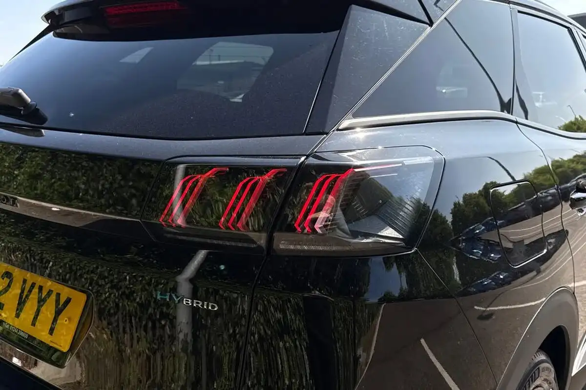 2022-peugeot-3008-suv-16-puretech-gt-premium-225bhp-hybrid-e-eat8-big-6