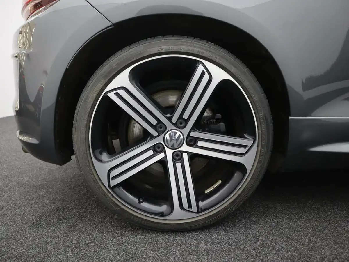 2018-volkswagen-scirocco-20-tsi-r-dsg-big-6