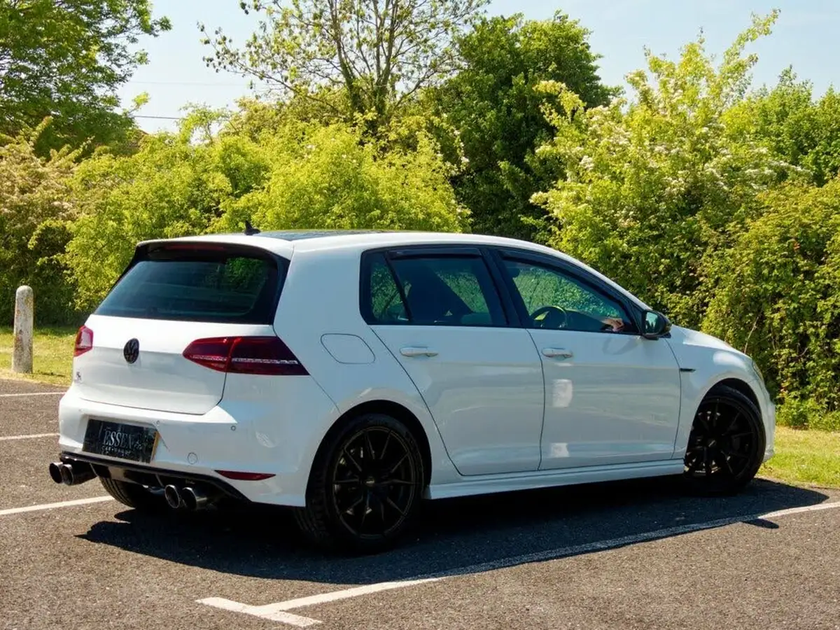 2016-volkswagen-golf-20-tsi-r-4motion-bmt-ss-hatchback-5d-dsg-big-8