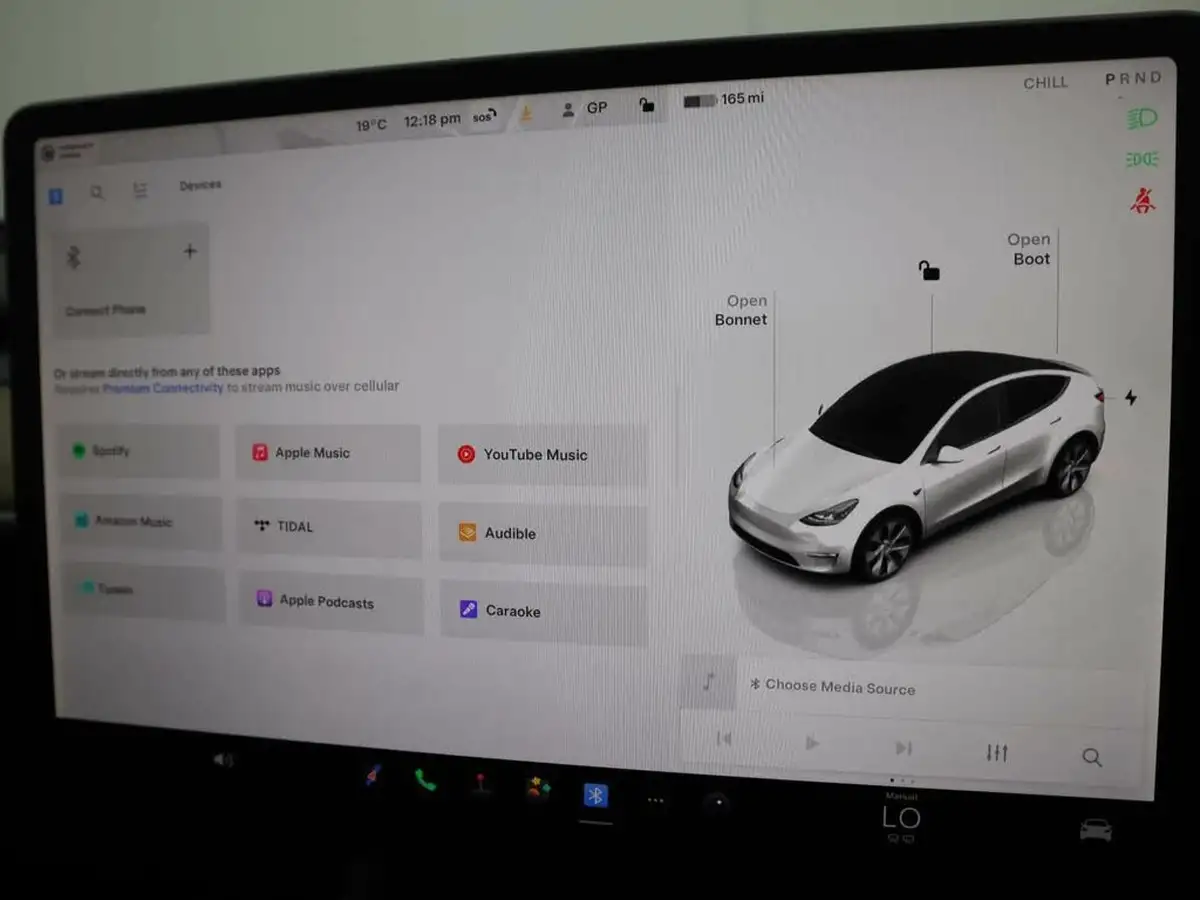 2022-tesla-model-y-e-long-range-big-31