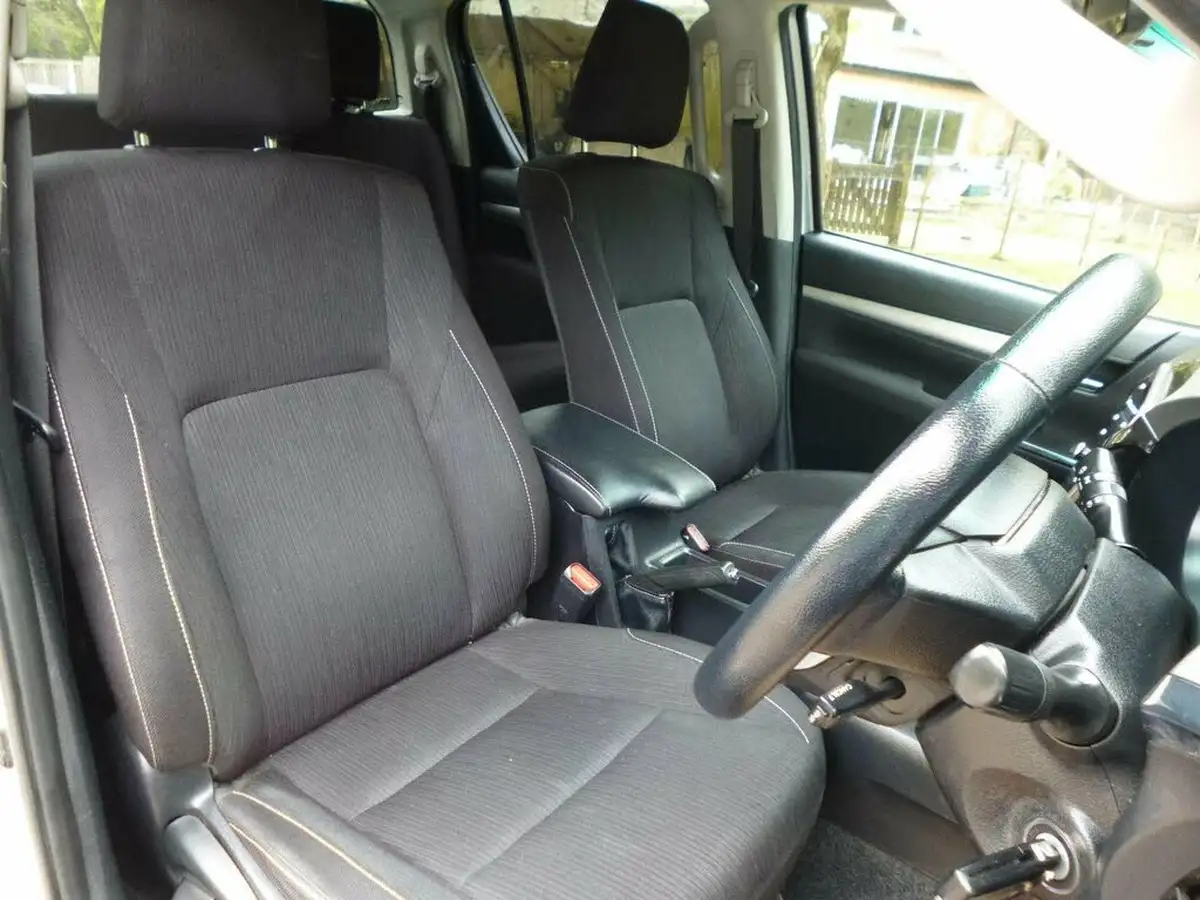 2021-toyota-hi-lux-24d-4d-icon-150hpeu6dt-e-auto-big-15