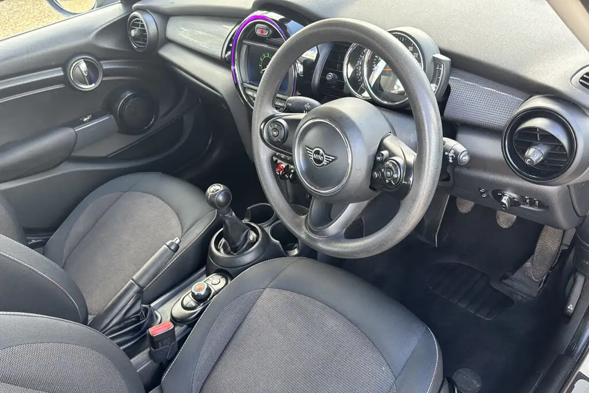 2019-mini-cooper-15-cooper-classic-hatchback-5d-big-8