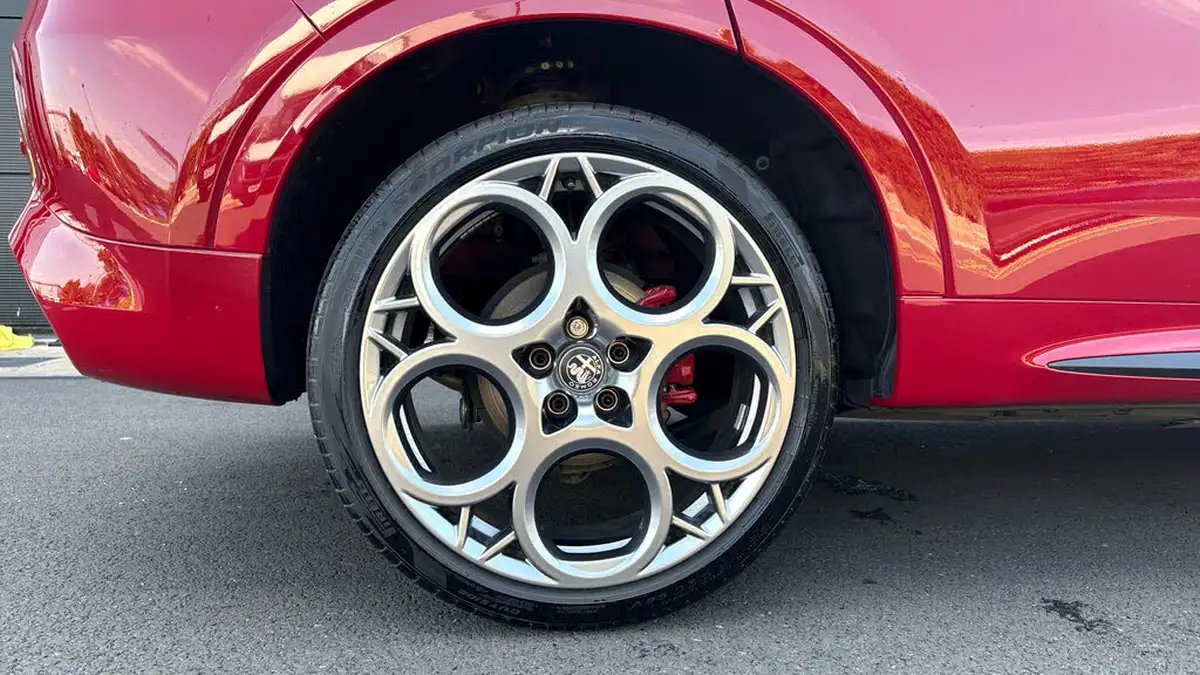 2024-alfa-romeo-tonale-15-tributo-italiano-big-15