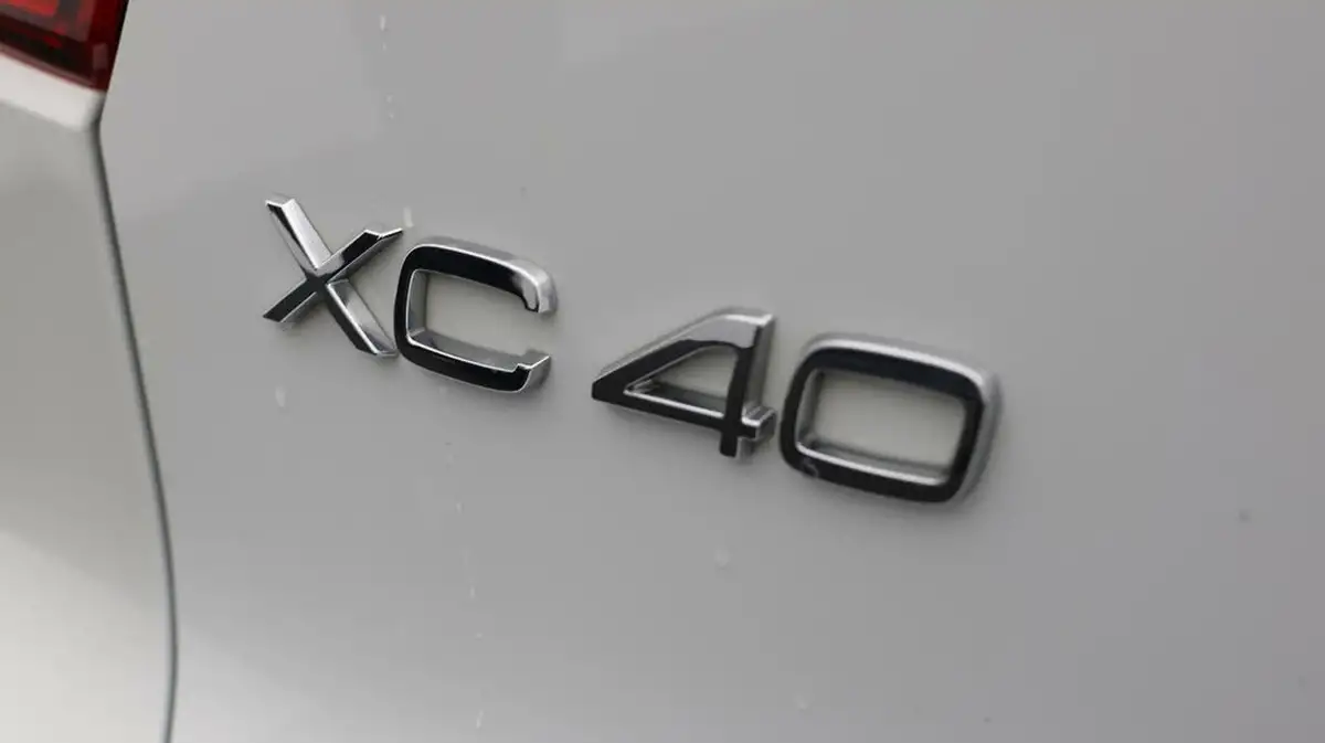2020-volvo-xc40-20td-d3-momentum-geartronic-big-19