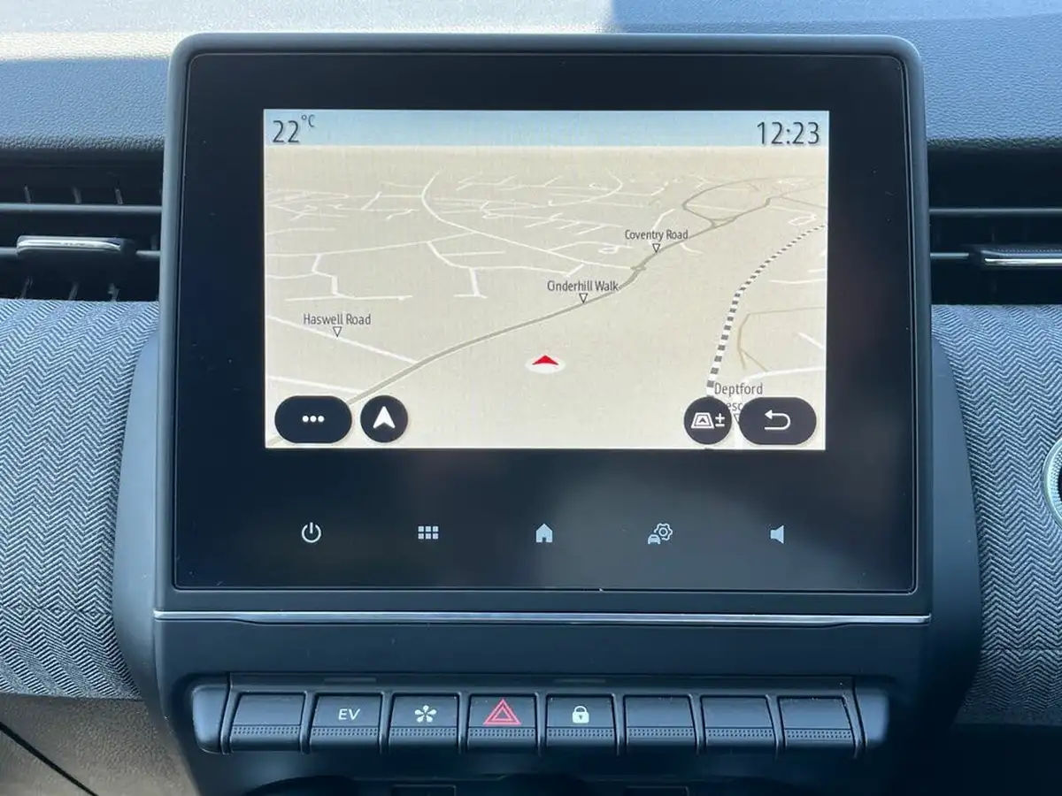 2024-renault-clio-16-techno-big-18