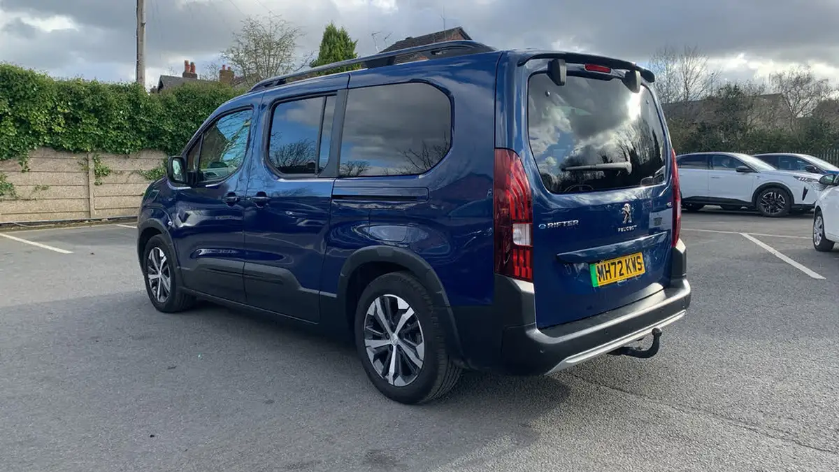 2023-peugeot-rifter-e-gt-long7-seats-big-4